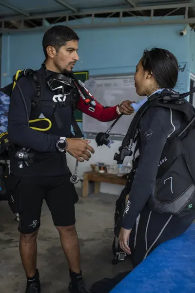Buddy check with a student before the dive